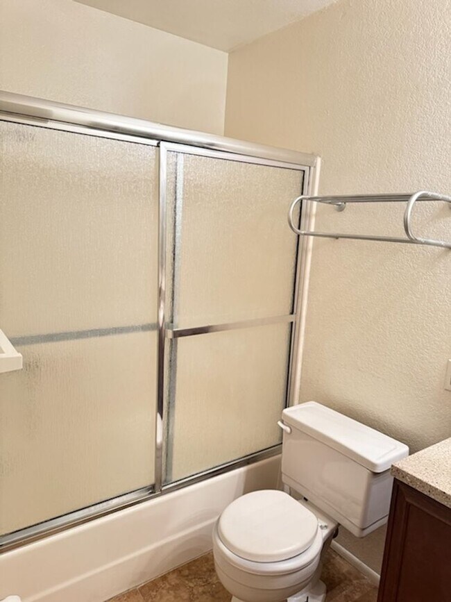 Building Photo - 2 Bedroom Chandler Condo Rental