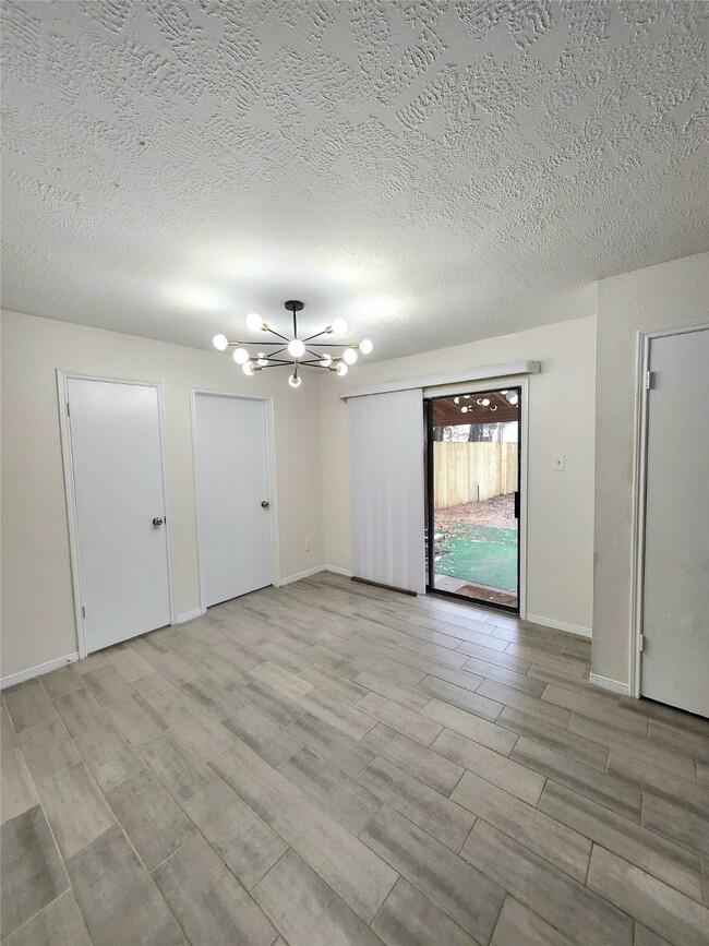 Building Photo - 10047 Emerald Creek Dr