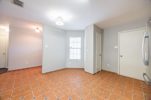 Building Photo - 1705 Diamond Lake Trail