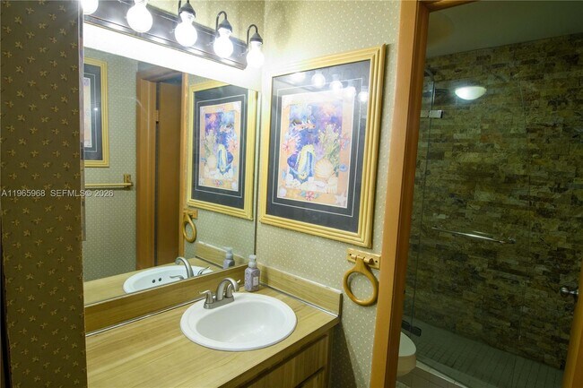 Building Photo - 8044 NW 41 Ct