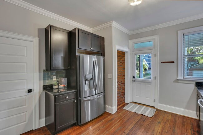 Building Photo - 634 Neil Ave