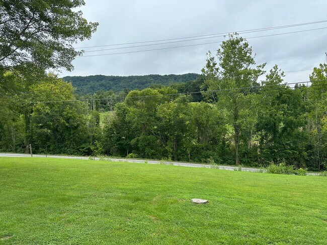 Building Photo - 3 bedroom, 2 bath house in Kingsport
