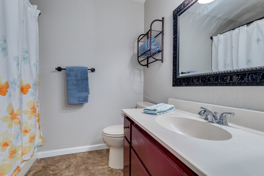 Master Bath - 2628 E Orange St.