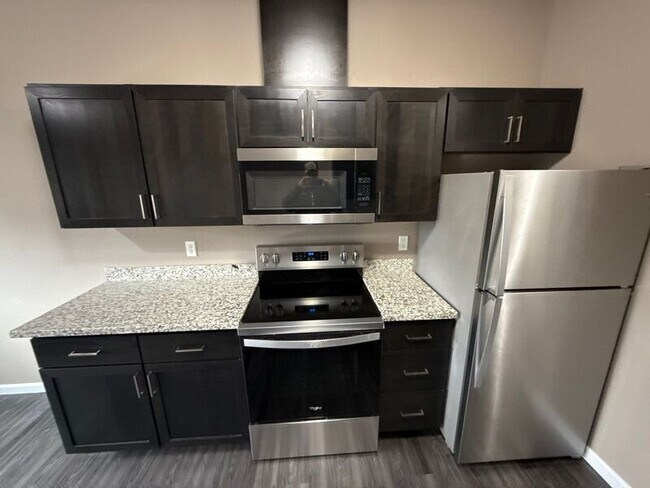 Building Photo - 4261 Hawthorne Ave NE