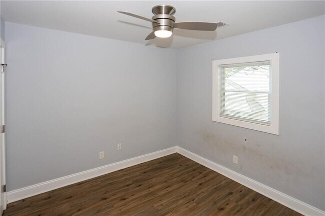 Building Photo - 1809 Vesta Ave