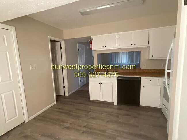 Building Photo - 1701 E Cliffside Dr