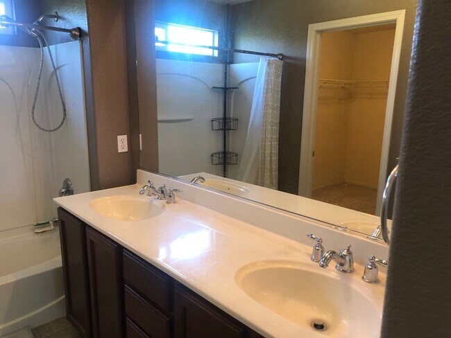 Building Photo - 10640 Siskiyou Ln