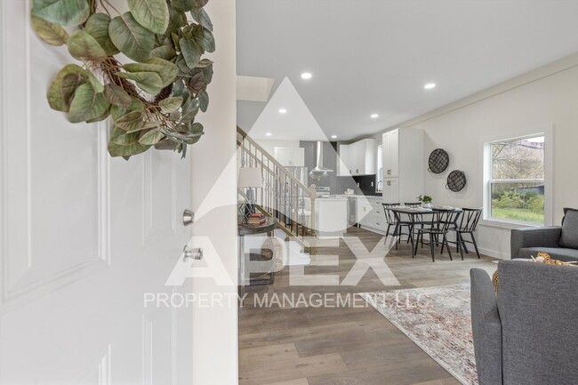 Building Photo - Stunning 4 Bd -3 Ba Single Family Home in ...
