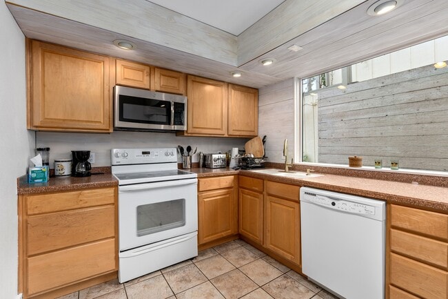 Building Photo - 215 Beauregard St