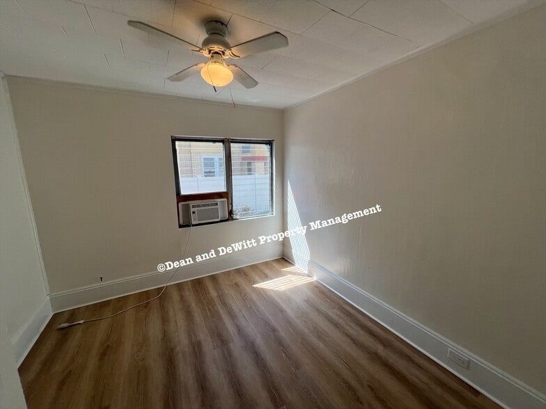 Building Photo - 2 Bed/1 Bath - Unit 1