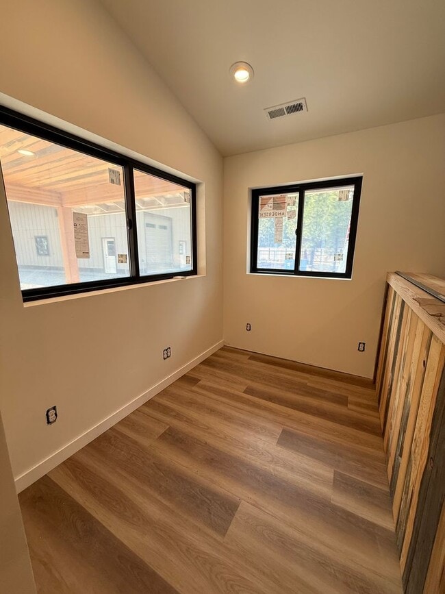 Building Photo - 153550 Little River Loop