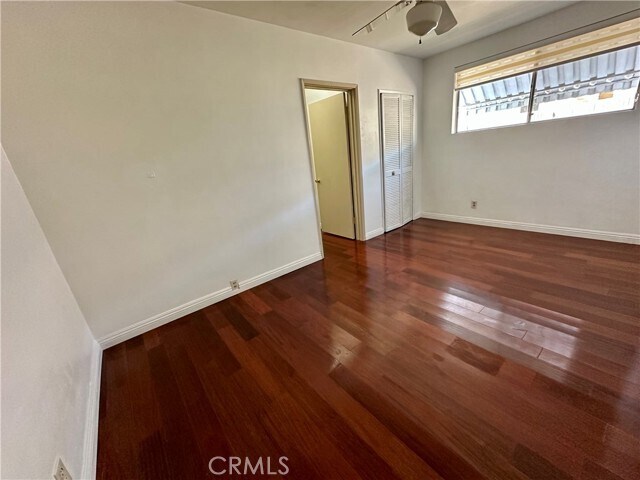 Building Photo - 2115 Holly Ave