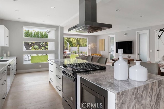 Building Photo - 4731 Topanga Canyon Blvd