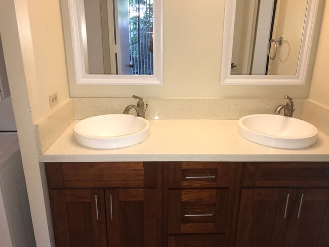 Building Photo - Pearl II - Ground Floor Unit, with large lanai, covered/secured parking, washer/dryer in unit, te...