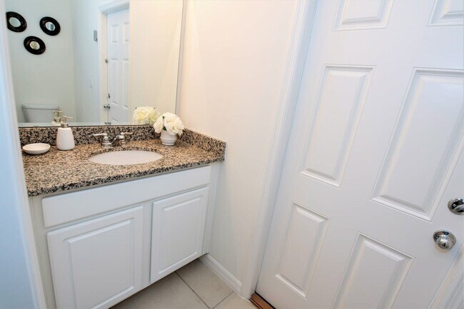 Building Photo - 5277 Oakbourne Ave