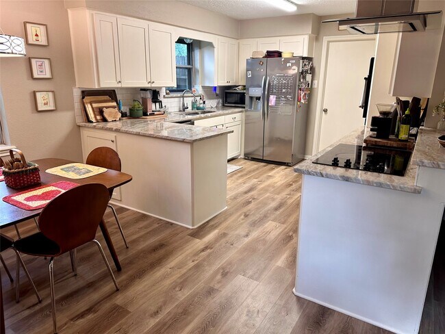 Building Photo - 28903 Twisted Oak Dr