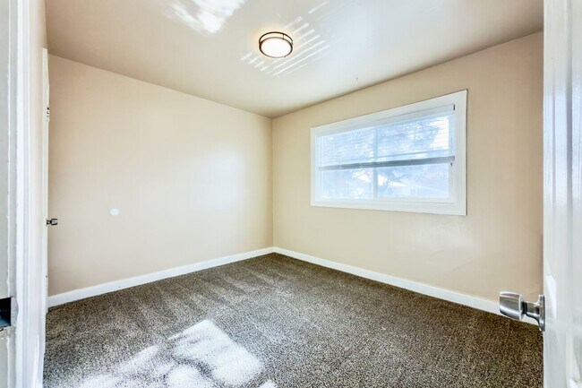 Building Photo - Binford