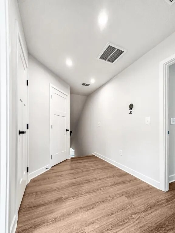 Building Photo - Galil Townhouse