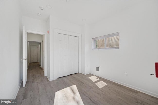 Building Photo - 4926 W Thompson St