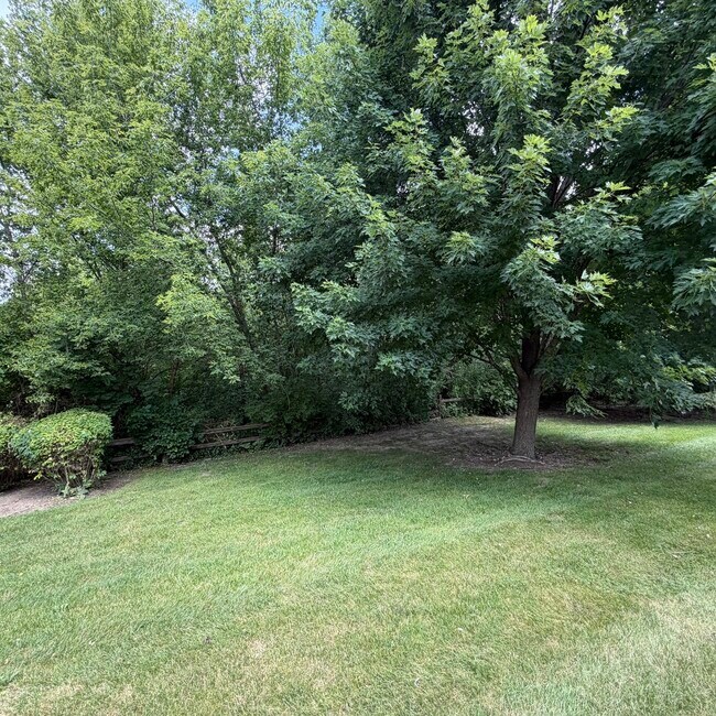 Building Photo - 2620 Williamsburg Dr