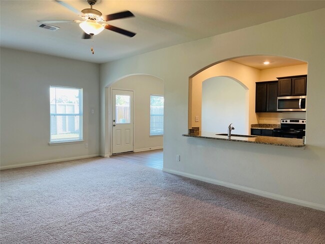 Building Photo - 11042 Hillside Creek Dr