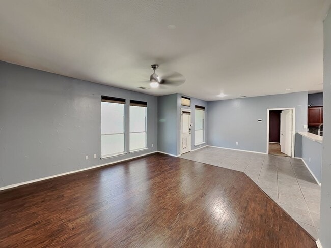 Building Photo - READY FOR MOVE IN NOW!