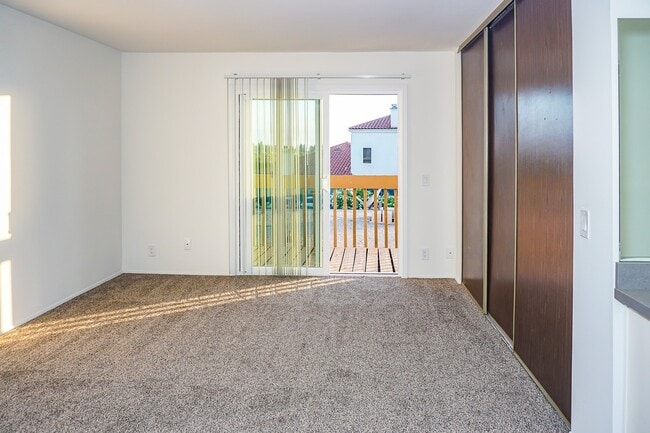 Building Photo - STUNNING 3BD/2.5BA TOWNHOUSE - BONITA VIEW...