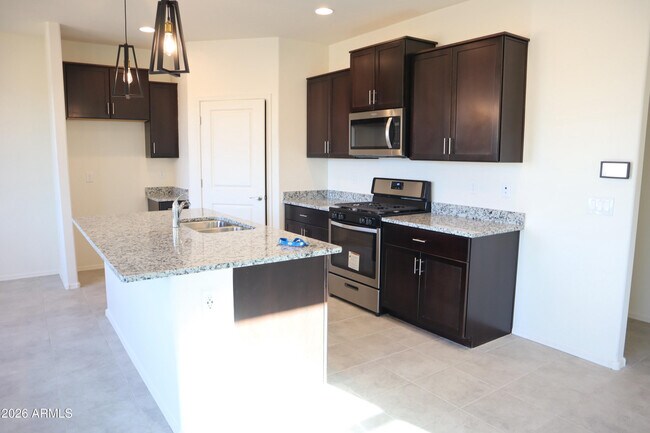 Building Photo - 10676 W Golson Dr