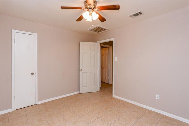 Building Photo - 14039 Eagle Pass St