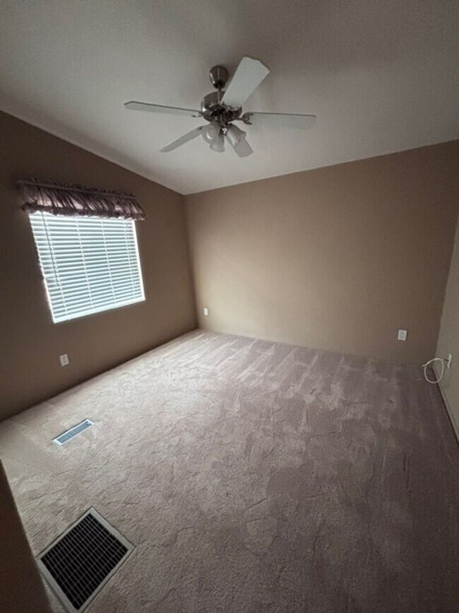 Building Photo - Spacious 3 Bedroom, 2 Bath Home with Large Lot & 3-Car Garage – Prime Location!