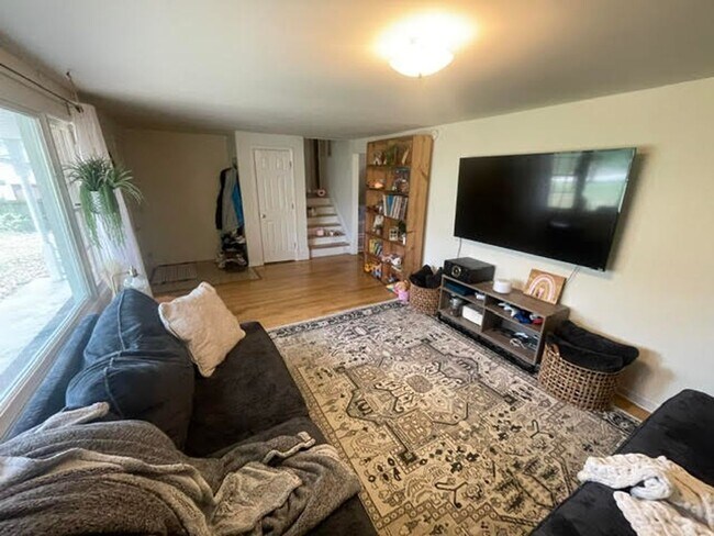 Building Photo - 3840 E 10th St