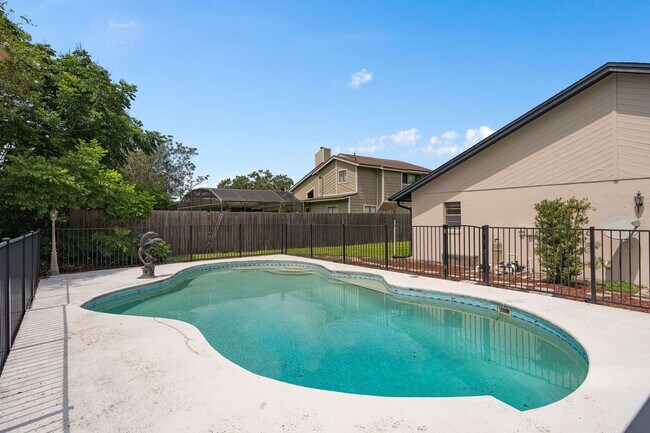 Building Photo - **Recently upgraded 4/2 pool home in Longw...