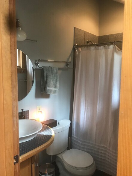 Building Photo - 304 Iron Ridge Loop