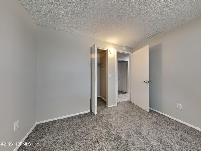 Building Photo - 11749 Kingfisher Ln E