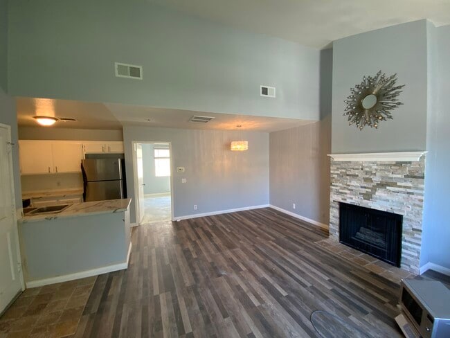 Room is NOT Green - 11244 Morrison Ave