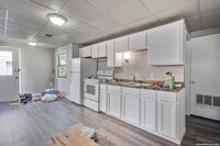 Building Photo - 204 Elm St