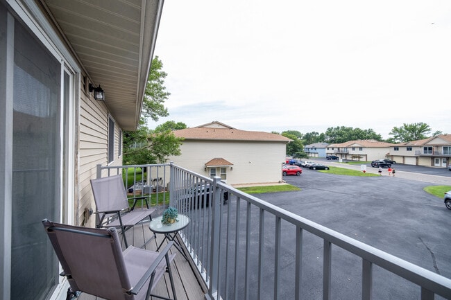 Building Photo - 733 Parkside Dr