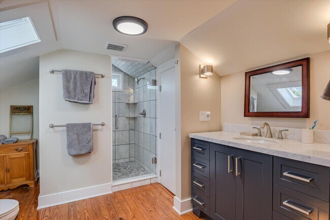 Building Photo - 126 Horry St SE