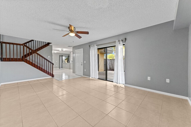 Building Photo - 619 6th Way