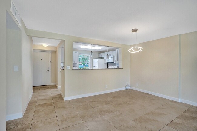 Building Photo - 301 SE 3rd St