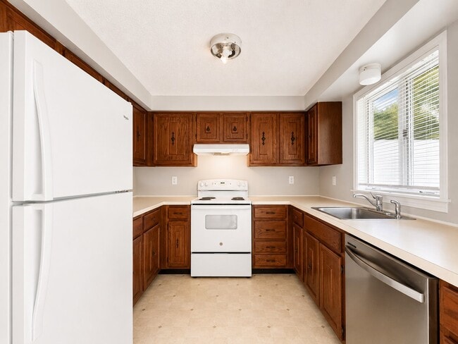 Building Photo - 9 Oakview Dr