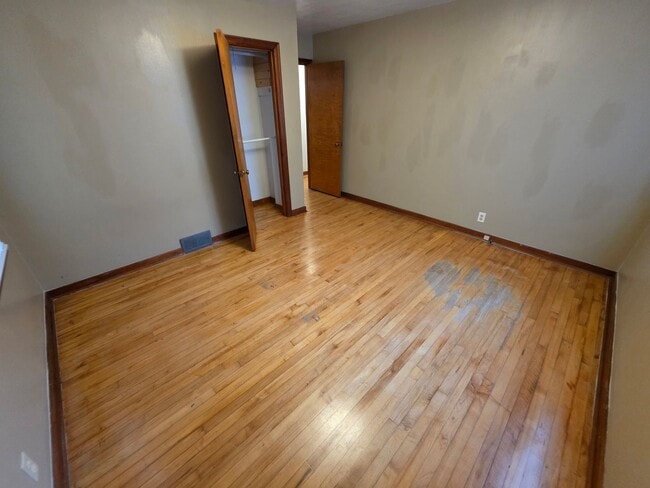 Building Photo - 513 Putnam Dr
