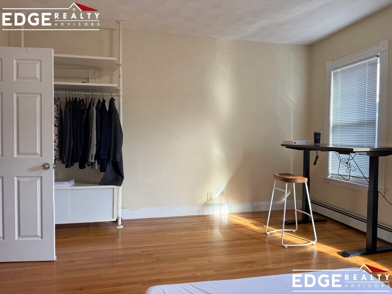 Building Photo - 471 Cambridge St