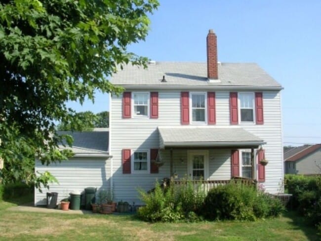 Building Photo - VIDEO WALK THROUGH Two Bedroom Home in an Excellent Neighborhood