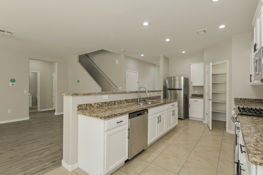 Building Photo - 8237 W Kittiwake Ln
