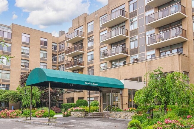 Building Photo - 35 N Chatsworth Ave