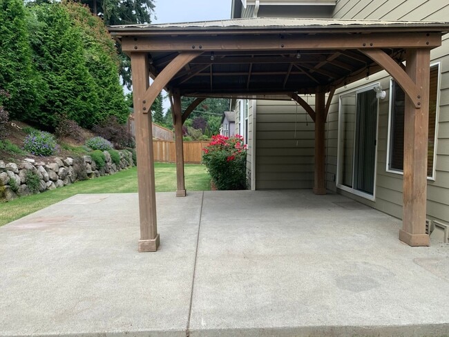 Building Photo - Incredibly maintained home in highly desirable Woodbrook! 4 bed, 3 bath + den! A MUST SEE!