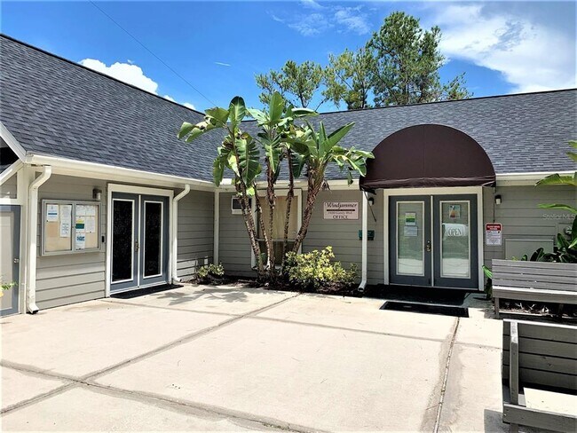 Building Photo - 1400 Gandy Blvd N