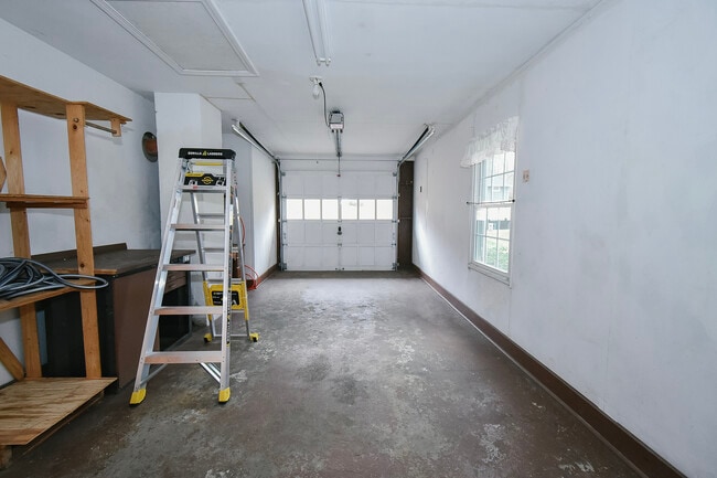 Building Photo - 60 Wildwood Rd