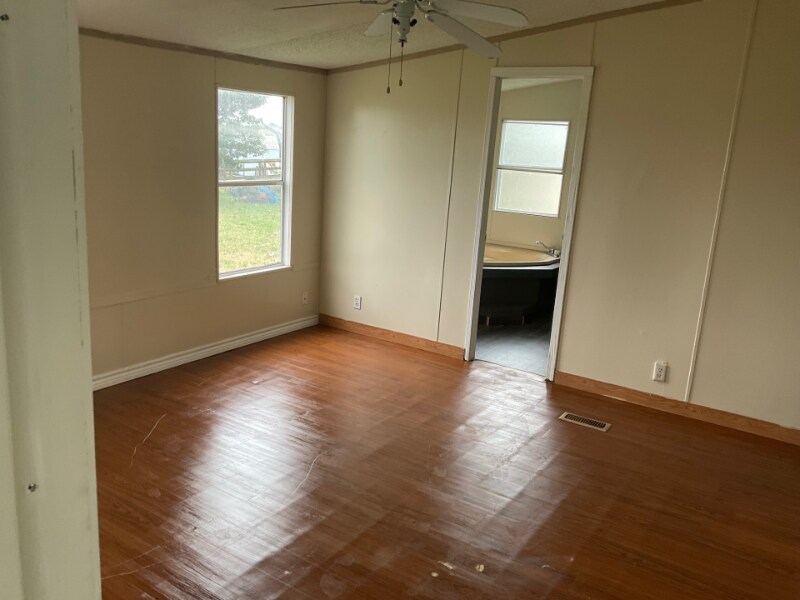 Building Photo - 104 Hillside Ct